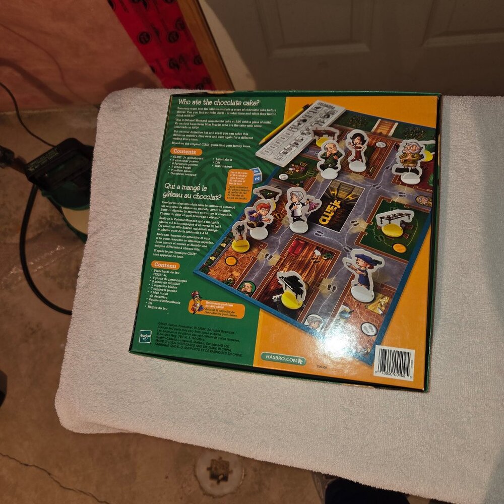 Clue Jr. - Picture 2 of 5
